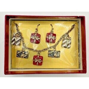 Avon Christmas Charm Gold Tone Jewelry Set w/ Matching Earrings Sealed in Bx NIB